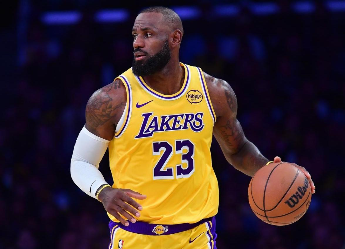 詹姆斯连续10分是以最完美的方式终结的！但纪录早就历史独一档！