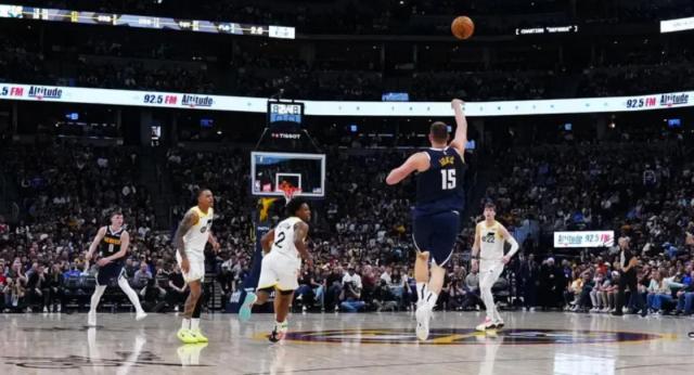 新闻等-真的不在乎数据！约基奇再进后场三分 赛季20中2