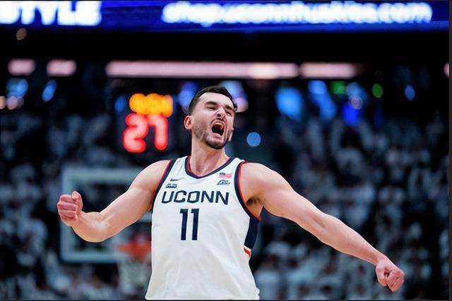 网球-卡拉班：待满大学生涯的康大前锋 位居2026次轮但身价直冲首轮